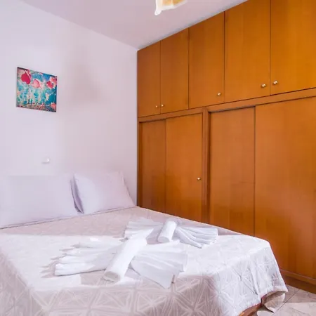 Ergina Home, Cozy 2 Bedroom Apartment *