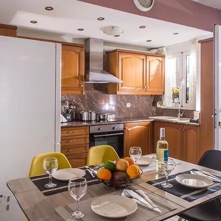 Ergina Home, Cozy 2 Bedroom Apartment